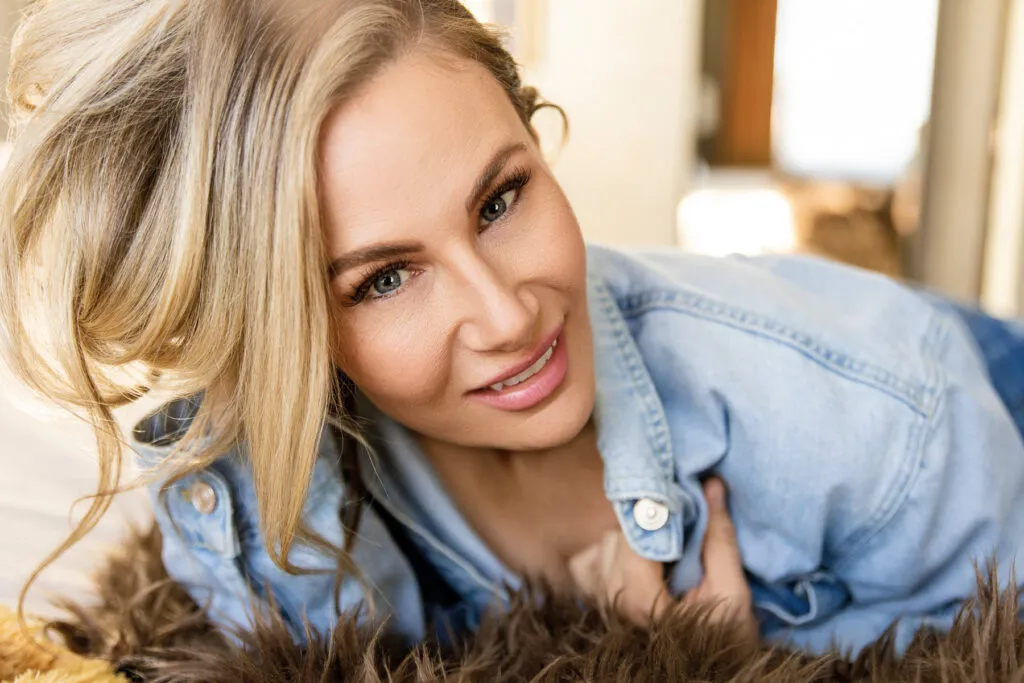 close up photo of blonde women